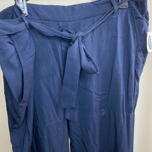 BNWT: Old Navy lightweight soft pants… navy blue. Sz: 18